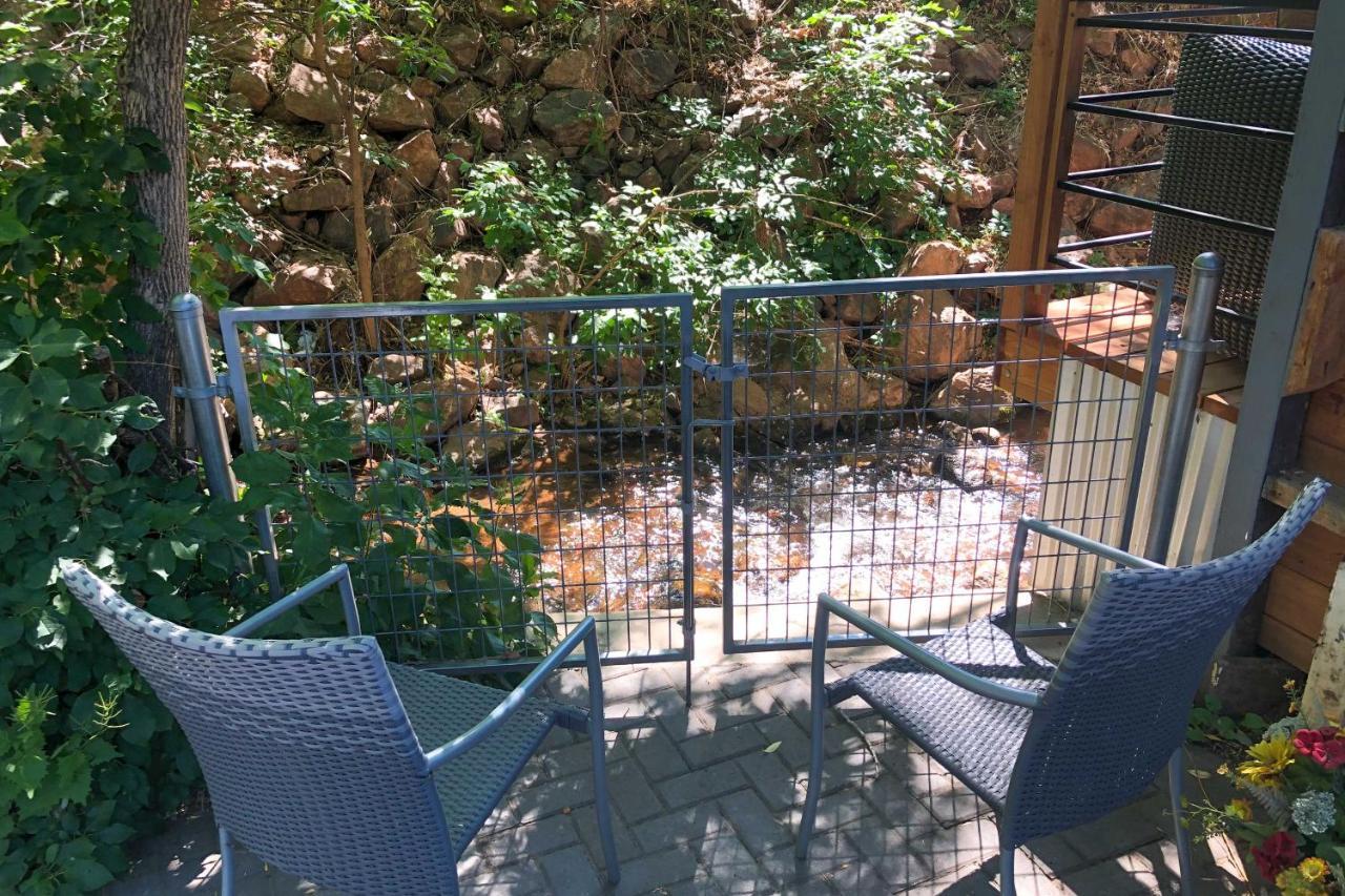 Creekside Home With Patio, Walk To Manitou Incline! マニトゥー・スプリングス エクステリア 写真